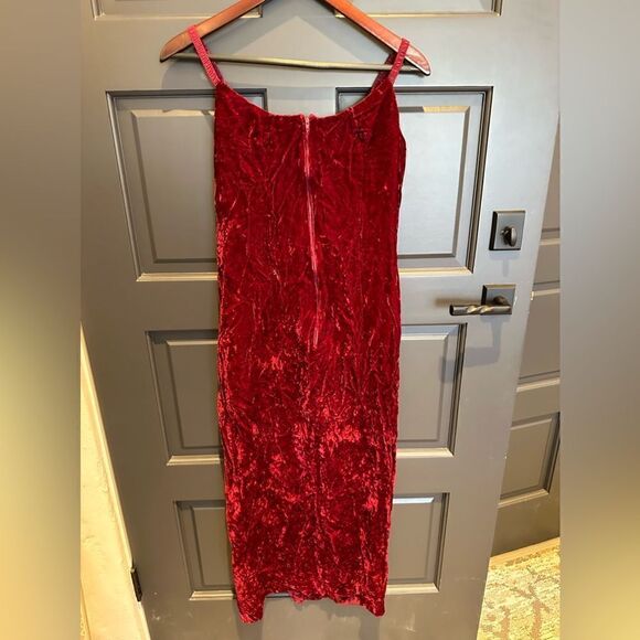 Vintage Red crushed velvet dress with shrug with rose detail - Picture 7 of 7